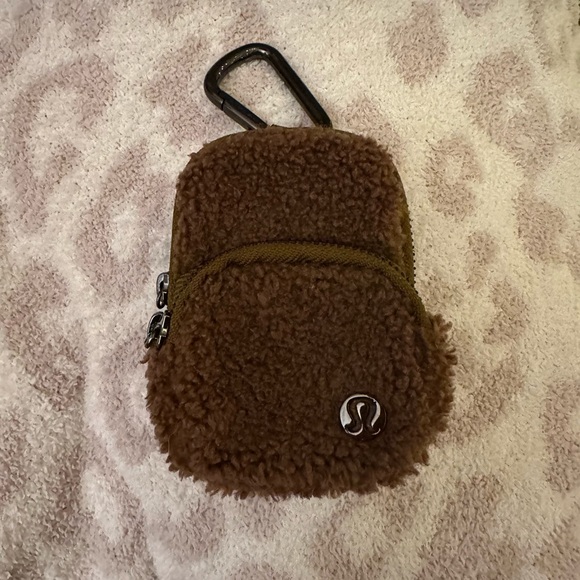Lululemon Nano Clip-On Fleece Backpack Burnt Caramel - Picture 4 of 7